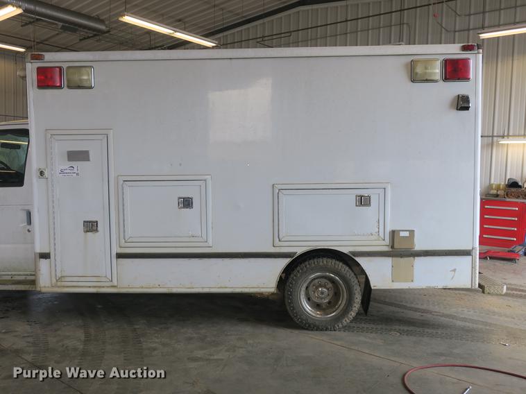 image for item DB8794 1998 Ford Econoline E350 ambulance