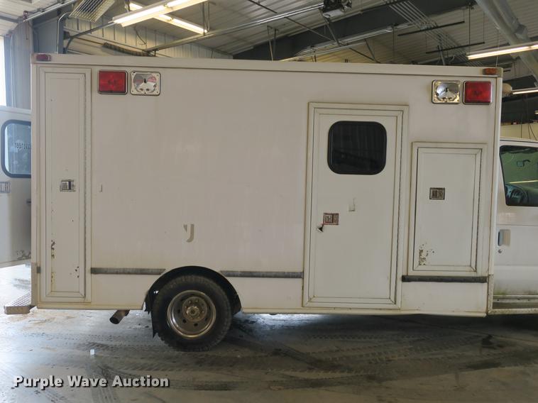 image for item DB8794 1998 Ford Econoline E350 ambulance