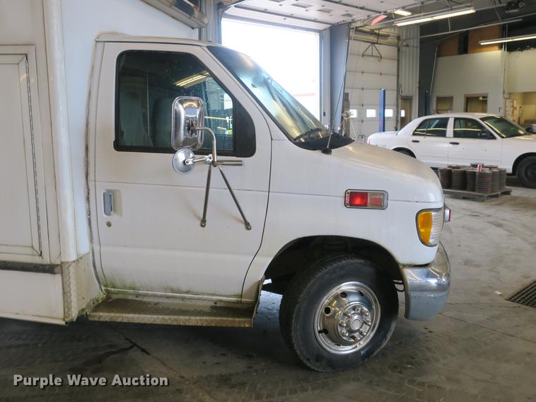 image for item DB8794 1998 Ford Econoline E350 ambulance