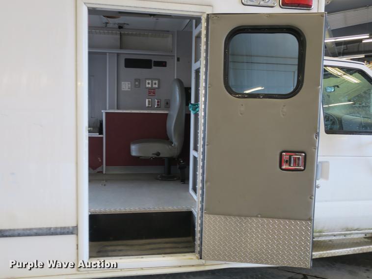 image for item DB8794 1998 Ford Econoline E350 ambulance