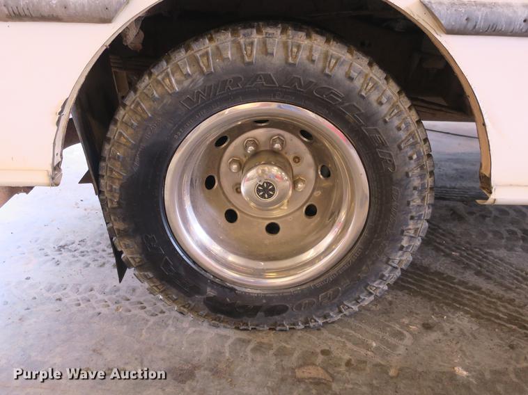 image for item DB8794 1998 Ford Econoline E350 ambulance