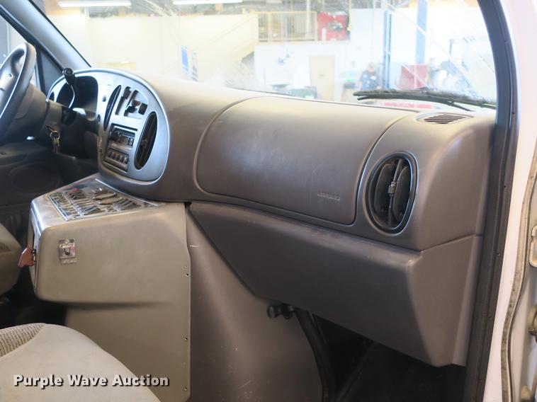 image for item DB8794 1998 Ford Econoline E350 ambulance