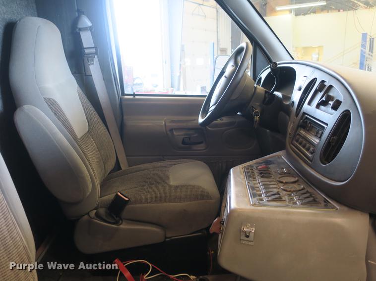 image for item DB8794 1998 Ford Econoline E350 ambulance
