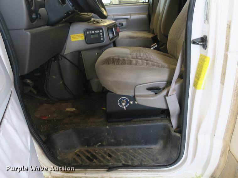 image for item DB8794 1998 Ford Econoline E350 ambulance