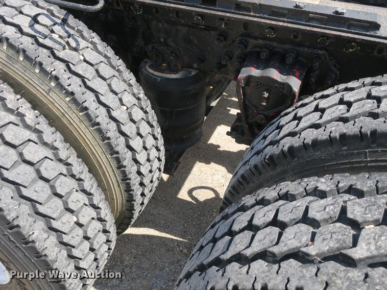 image for item DB8799 2003 Volvo VN semi truck