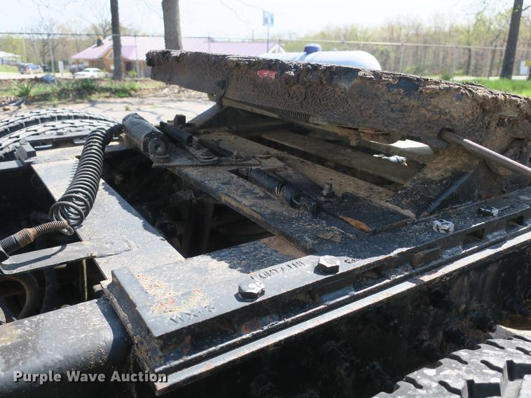 image for item DB8799 2003 Volvo VN semi truck