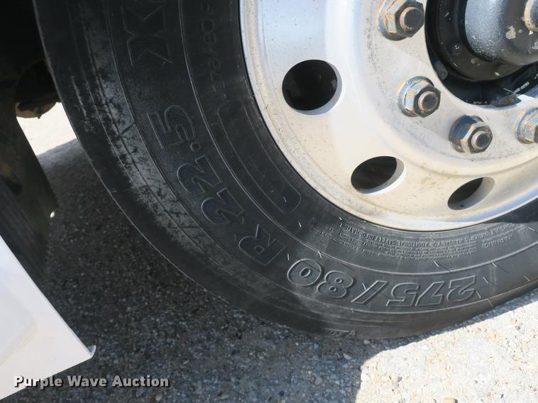 image for item DB8799 2003 Volvo VN semi truck