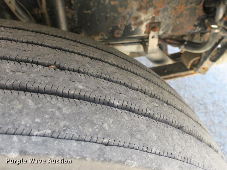 image for item DB8799 2003 Volvo VN semi truck