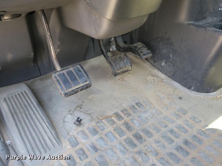 image for item DB8799 2003 Volvo VN semi truck