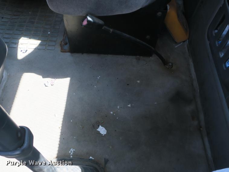 image for item DB8799 2003 Volvo VN semi truck