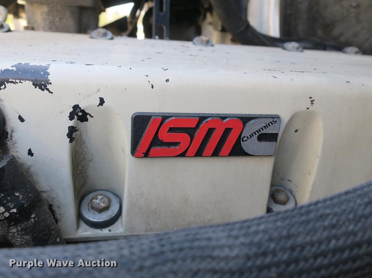 image for item DB8799 2003 Volvo VN semi truck