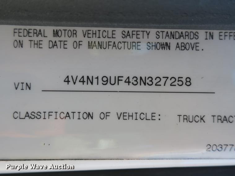 image for item DB8799 2003 Volvo VN semi truck