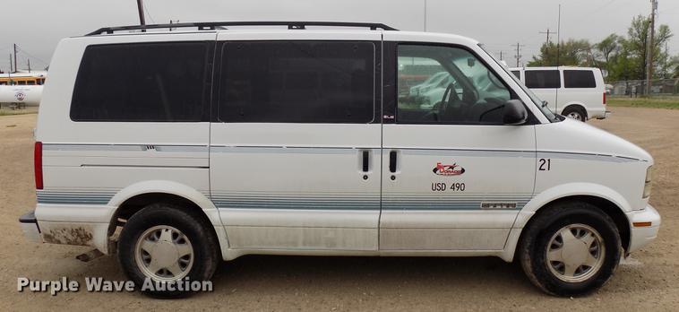 image for item DB9726 2000 GMC Safari van
