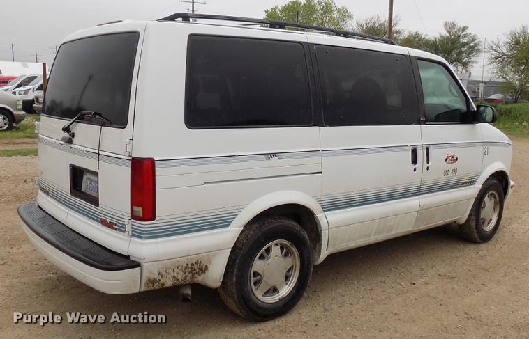 image for item DB9726 2000 GMC Safari van