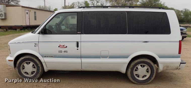 image for item DB9726 2000 GMC Safari van