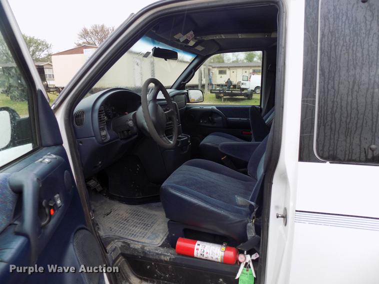 image for item DB9726 2000 GMC Safari van