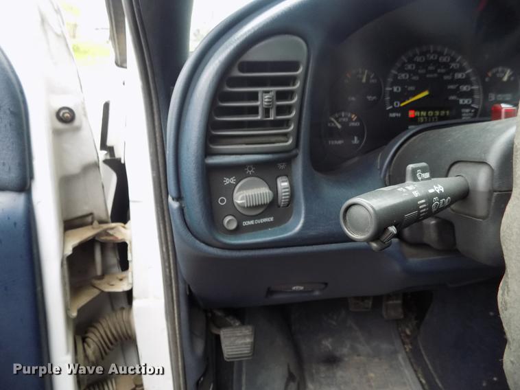 image for item DB9726 2000 GMC Safari van