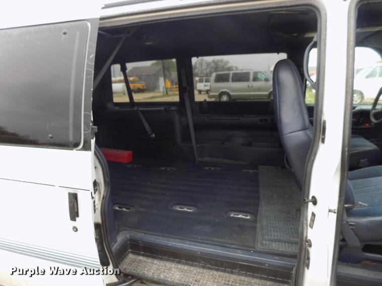 image for item DB9726 2000 GMC Safari van