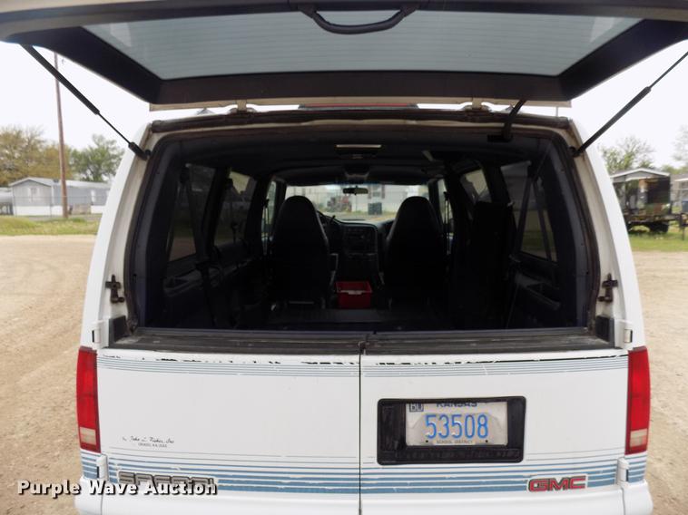 image for item DB9726 2000 GMC Safari van