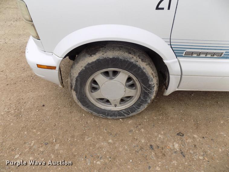 image for item DB9726 2000 GMC Safari van
