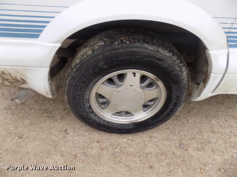 image for item DB9726 2000 GMC Safari van