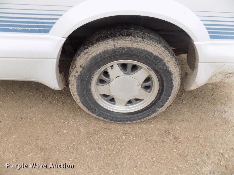 image for item DB9726 2000 GMC Safari van
