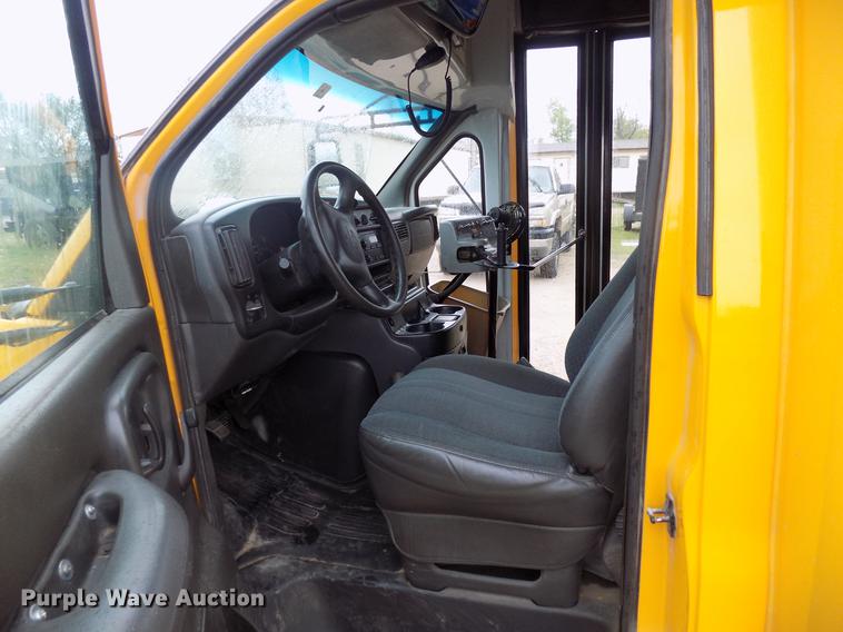 image for item DB9727 2002 Chevrolet Express G3500 school bus