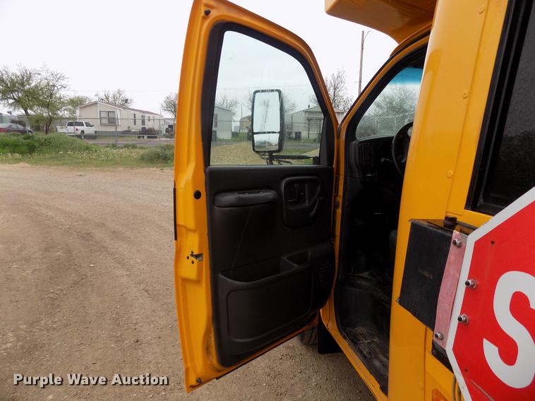 image for item DB9727 2002 Chevrolet Express G3500 school bus