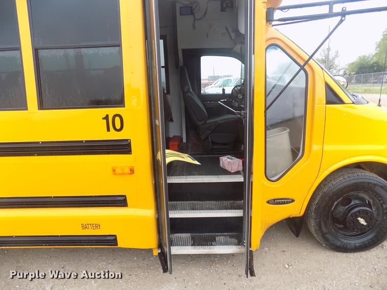 image for item DB9727 2002 Chevrolet Express G3500 school bus