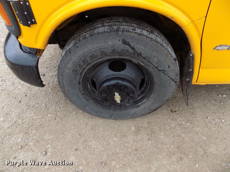 image for item DB9727 2002 Chevrolet Express G3500 school bus