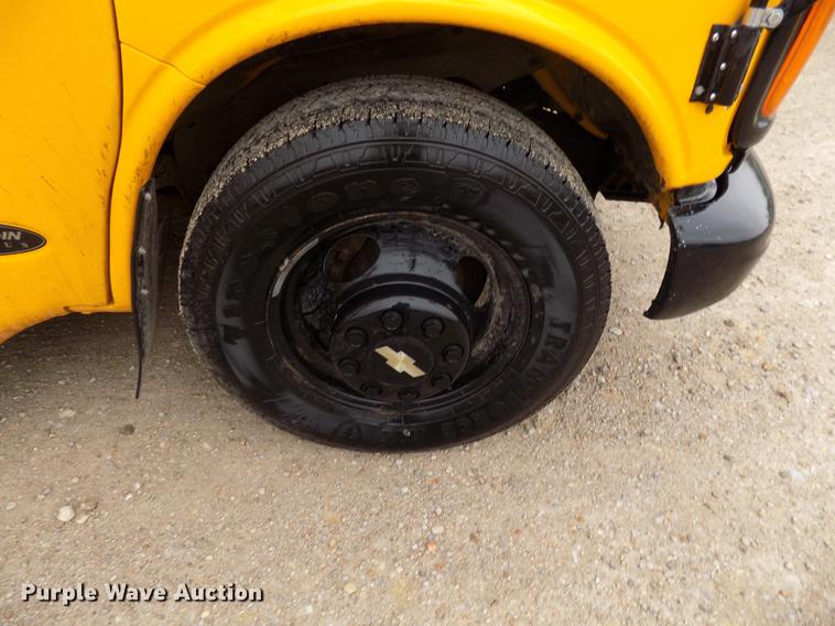 image for item DB9727 2002 Chevrolet Express G3500 school bus