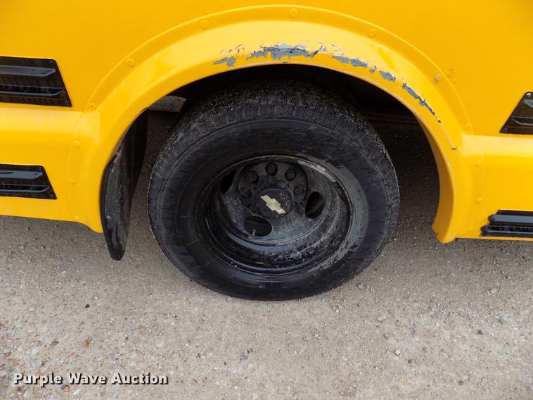 image for item DB9727 2002 Chevrolet Express G3500 school bus