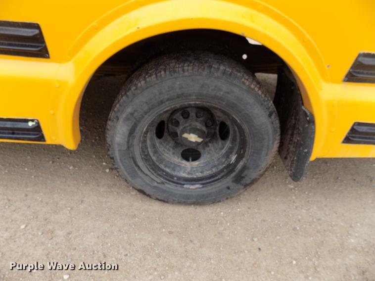 image for item DB9727 2002 Chevrolet Express G3500 school bus