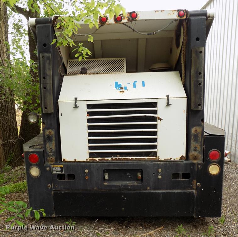 image for item DB9741 1994 Johnson V3000SP street sweeper