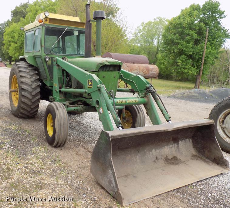 image for item DB9744 2004 John Deere 4320 tractor