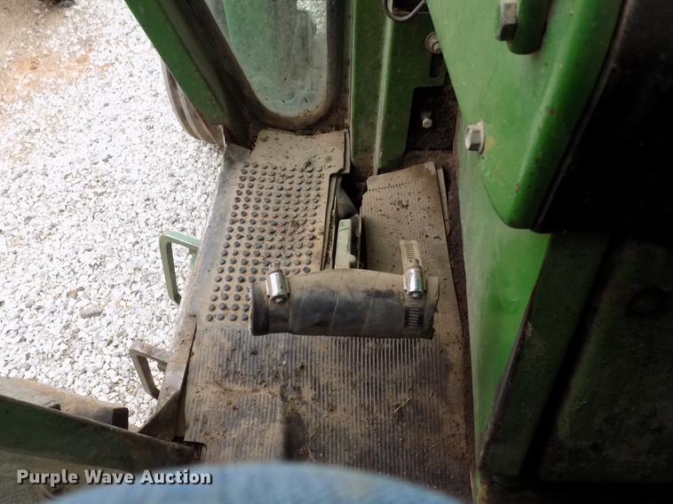 image for item DB9744 2004 John Deere 4320 tractor