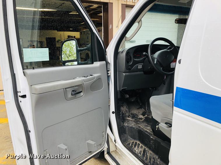 image for item DC8708 2008 Ford E350 Super Duty ambulance