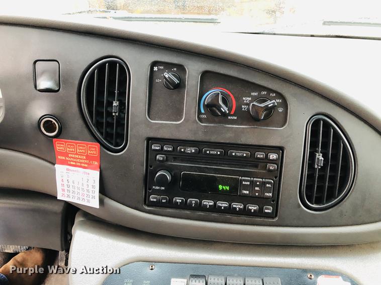 image for item DC8708 2008 Ford E350 Super Duty ambulance