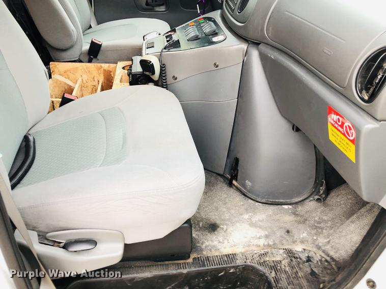 image for item DC8708 2008 Ford E350 Super Duty ambulance