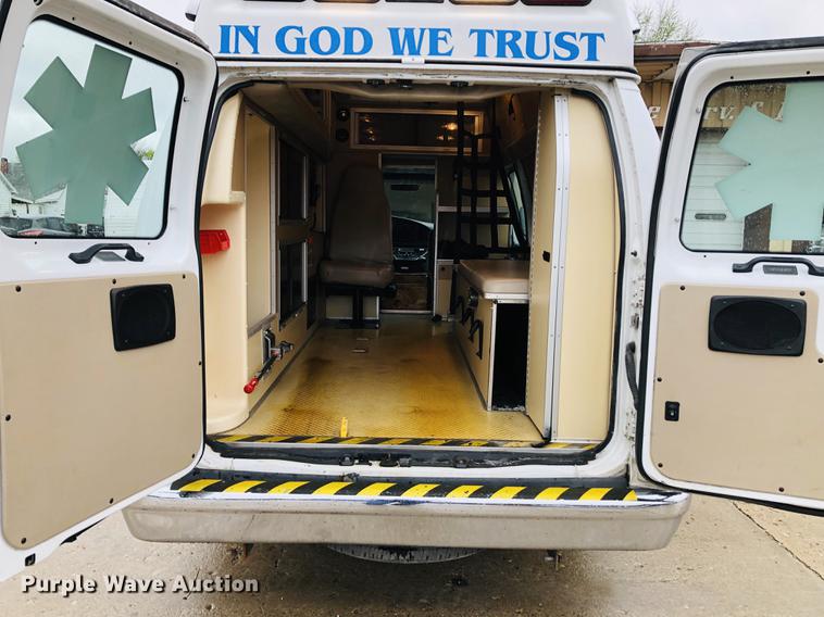 image for item DC8708 2008 Ford E350 Super Duty ambulance