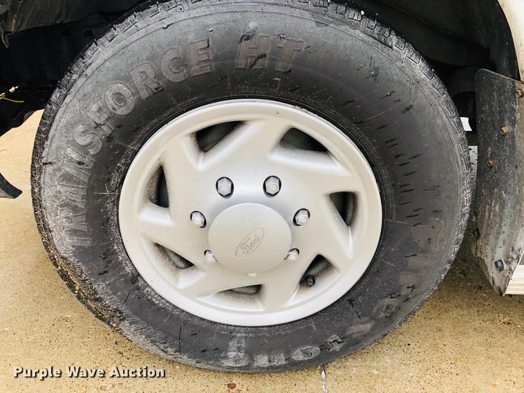 image for item DC8708 2008 Ford E350 Super Duty ambulance