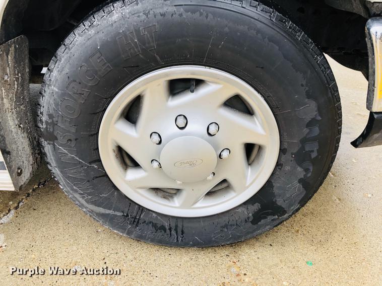 image for item DC8708 2008 Ford E350 Super Duty ambulance