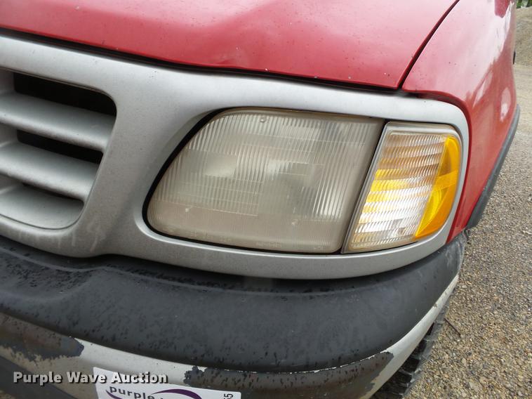 image for item DD2255 1999 Ford F150 pickup truck