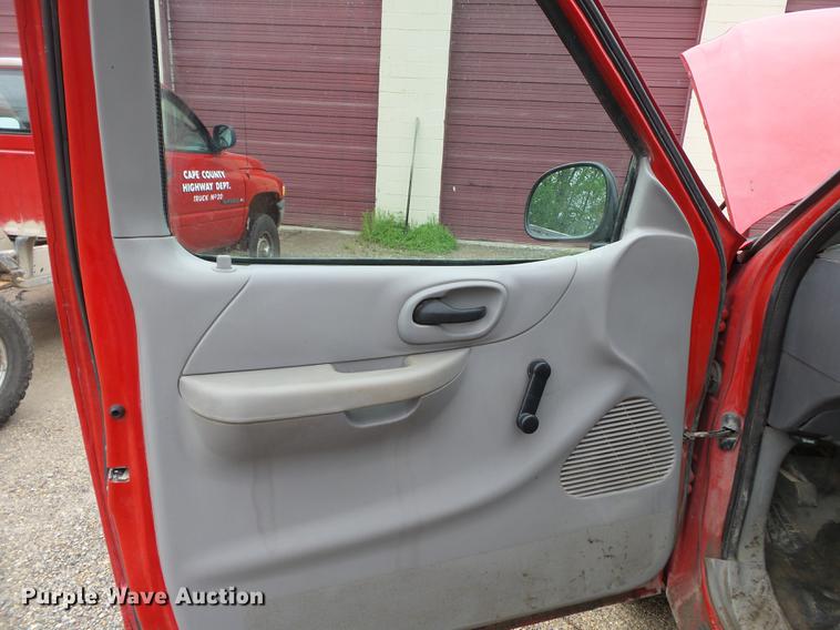 image for item DD2255 1999 Ford F150 pickup truck