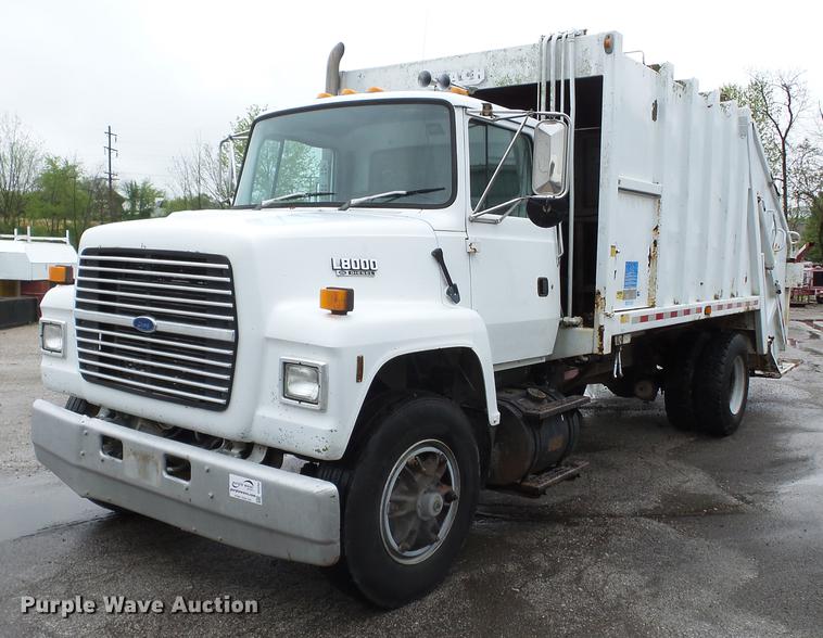 image for item DD2264 1994 Ford L8000 refuse truck