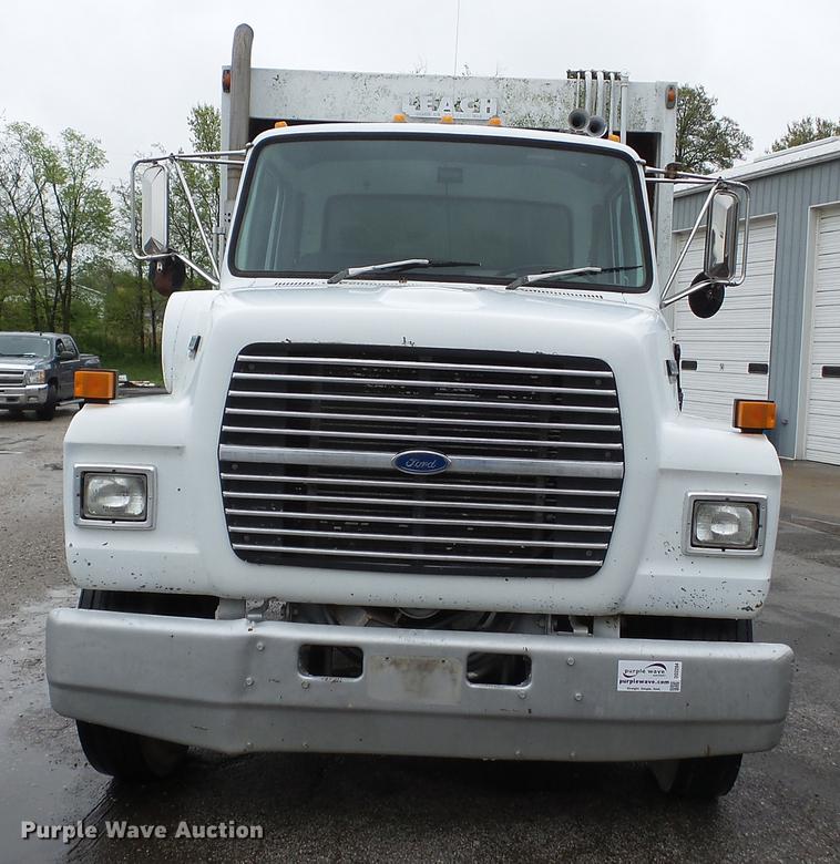 image for item DD2264 1994 Ford L8000 refuse truck