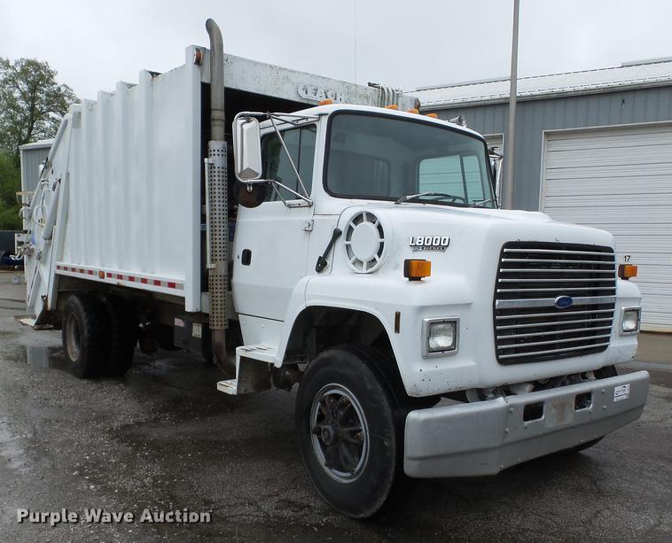 image for item DD2264 1994 Ford L8000 refuse truck