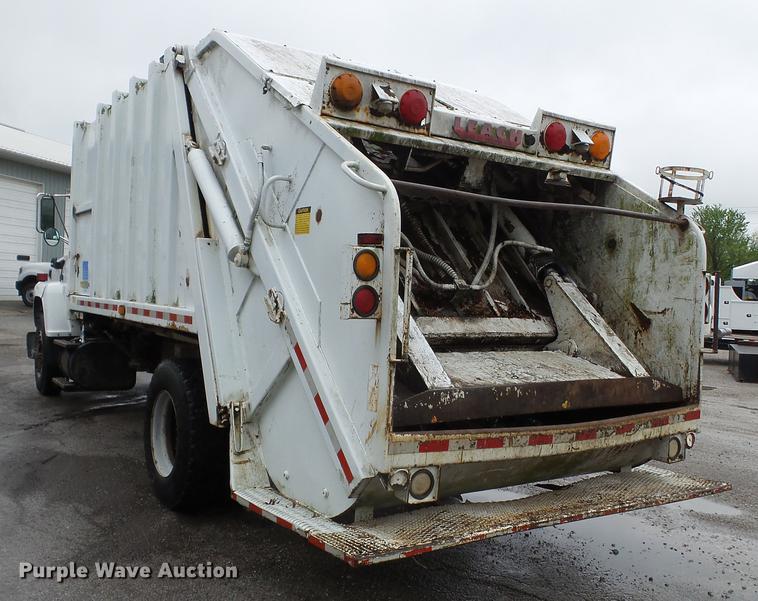 image for item DD2264 1994 Ford L8000 refuse truck