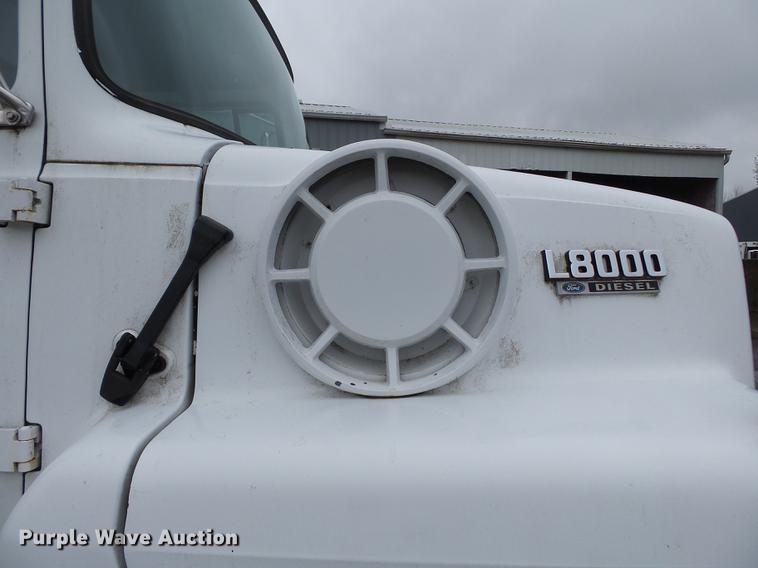image for item DD2264 1994 Ford L8000 refuse truck