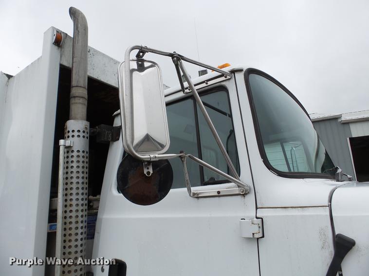 image for item DD2264 1994 Ford L8000 refuse truck